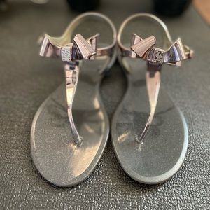 BCBG Generation metallic silver sandals. Size 8.
